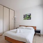 L'odyssee, Appt 4 Pers, Parking Prive, Wifi アパート *